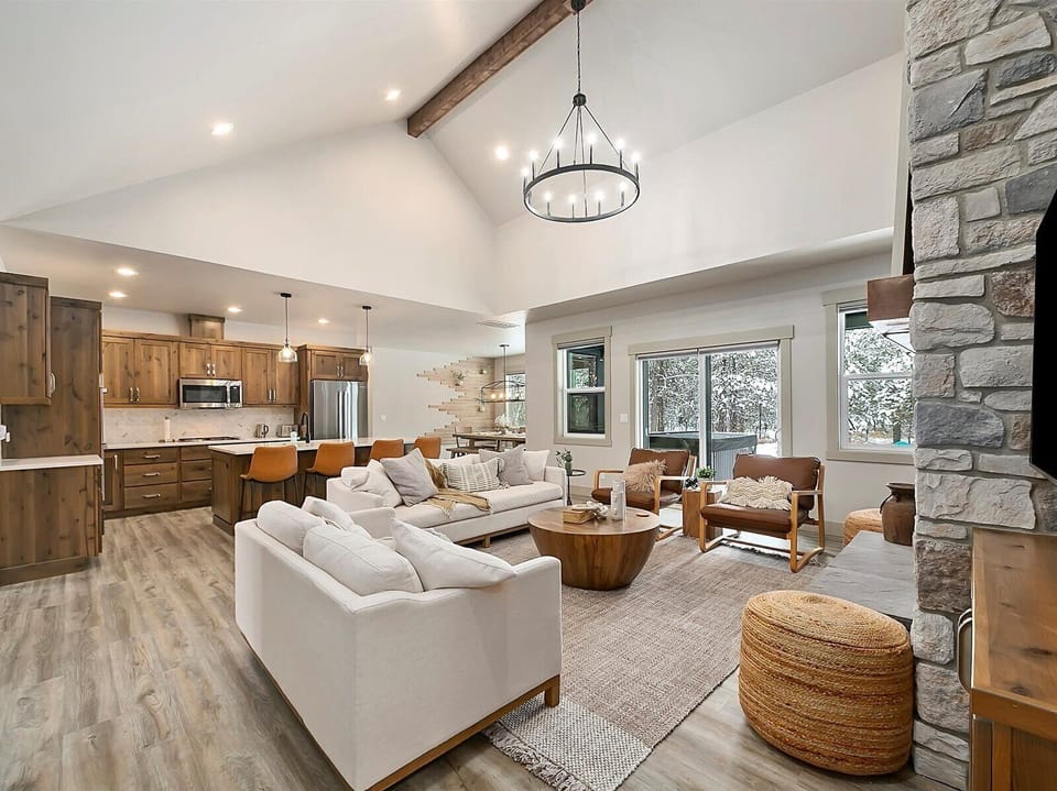 Open floor plan & vaulted ceilings