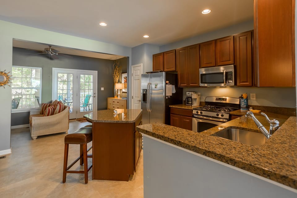 Kitchen- Plenty of Counter Space for all Home Chefs