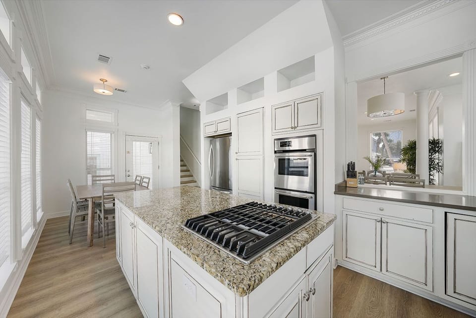 Lazy Bones - Crystal Beach - Kitchen & Dining Room