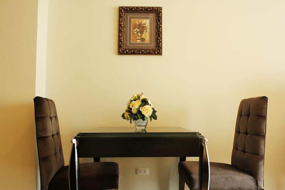 Studio | In-room dining