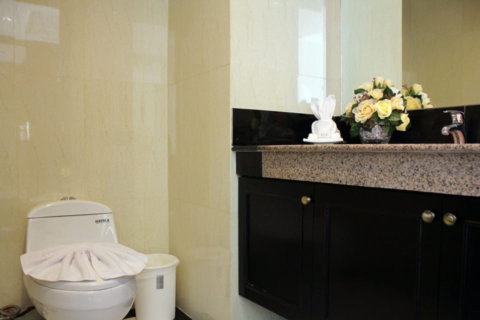 Suite, 1 Bedroom | Bathroom | Shower, rainfall showerhead, free toiletries, towels