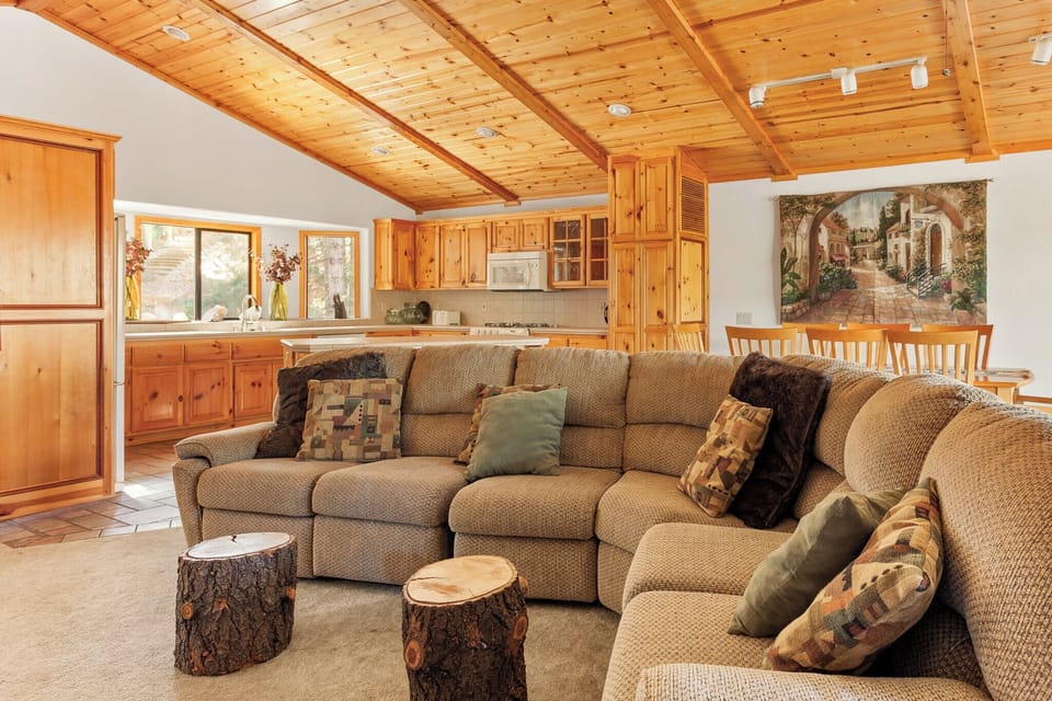 House, Multiple Beds, Patio, Mountain View (Hunter's Retreat) | Living area | 42-inch flat-screen TV with digital channels, TV, fireplace