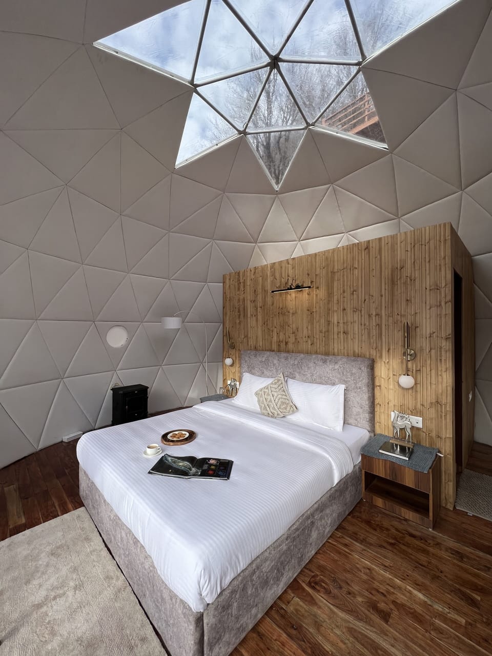 Premium Room | Premium bedding, desk, laptop workspace, free WiFi