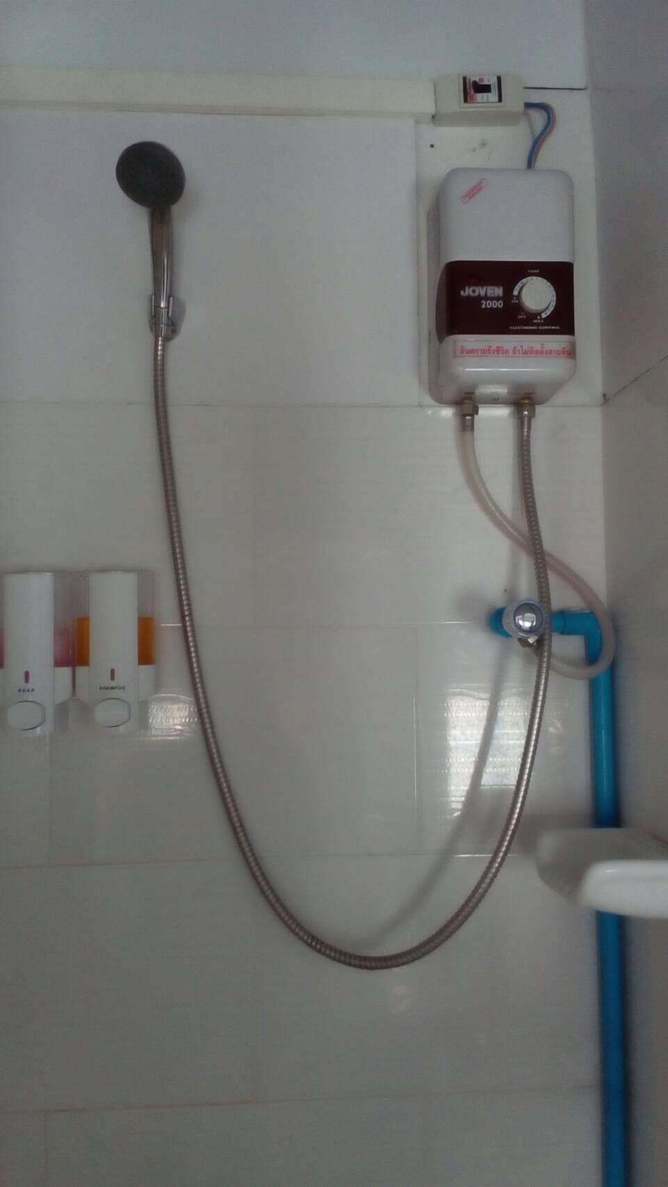 Standard Room | Bathroom | Shower, free toiletries, slippers, towels
