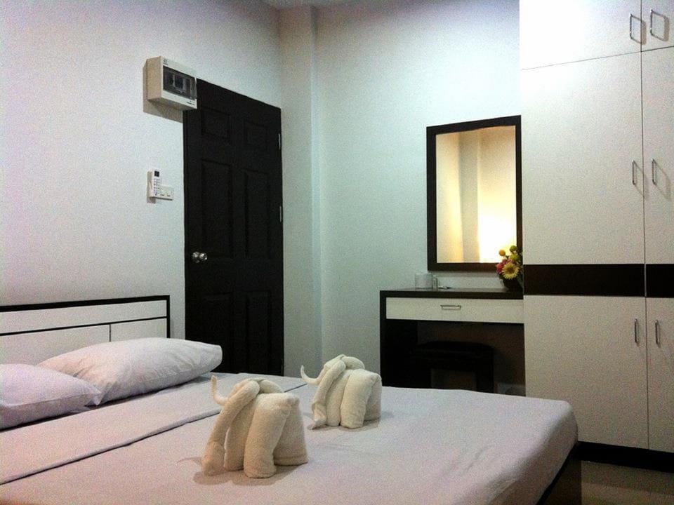 Standard Room | Desk, rollaway beds, free WiFi, bed sheets