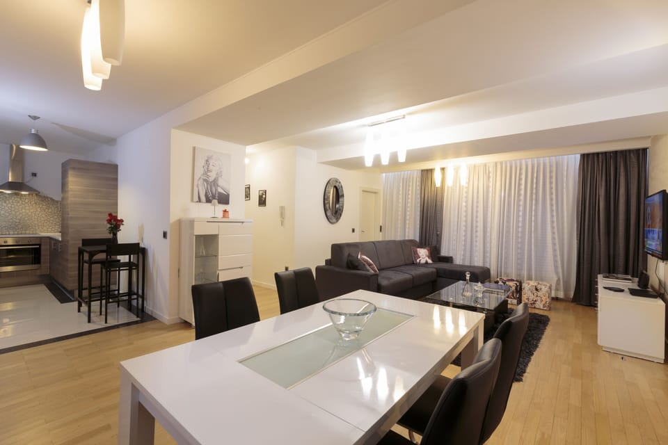 Apartment, 1 Bedroom | Living room | Flat-screen TV