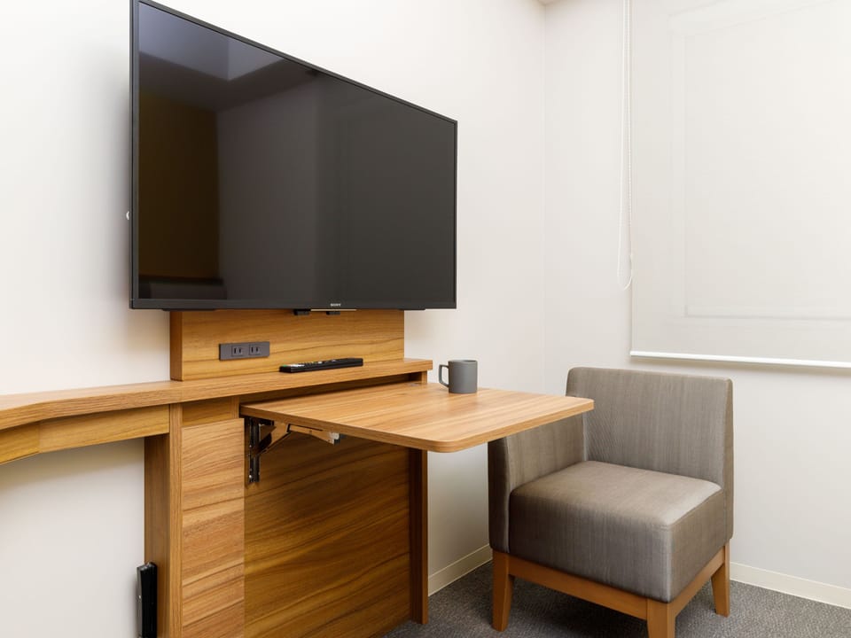 Business Double Room, Non Smoking | Down comforters, in-room safe, desk, laptop workspace