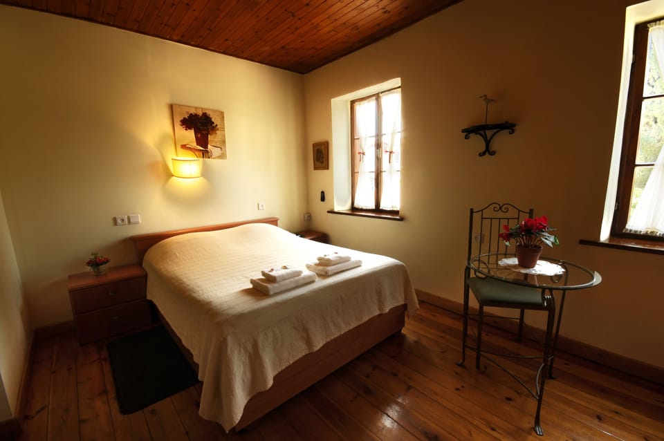 Apartment, 2 Bedrooms | Minibar, desk, cribs/infant beds, rollaway beds