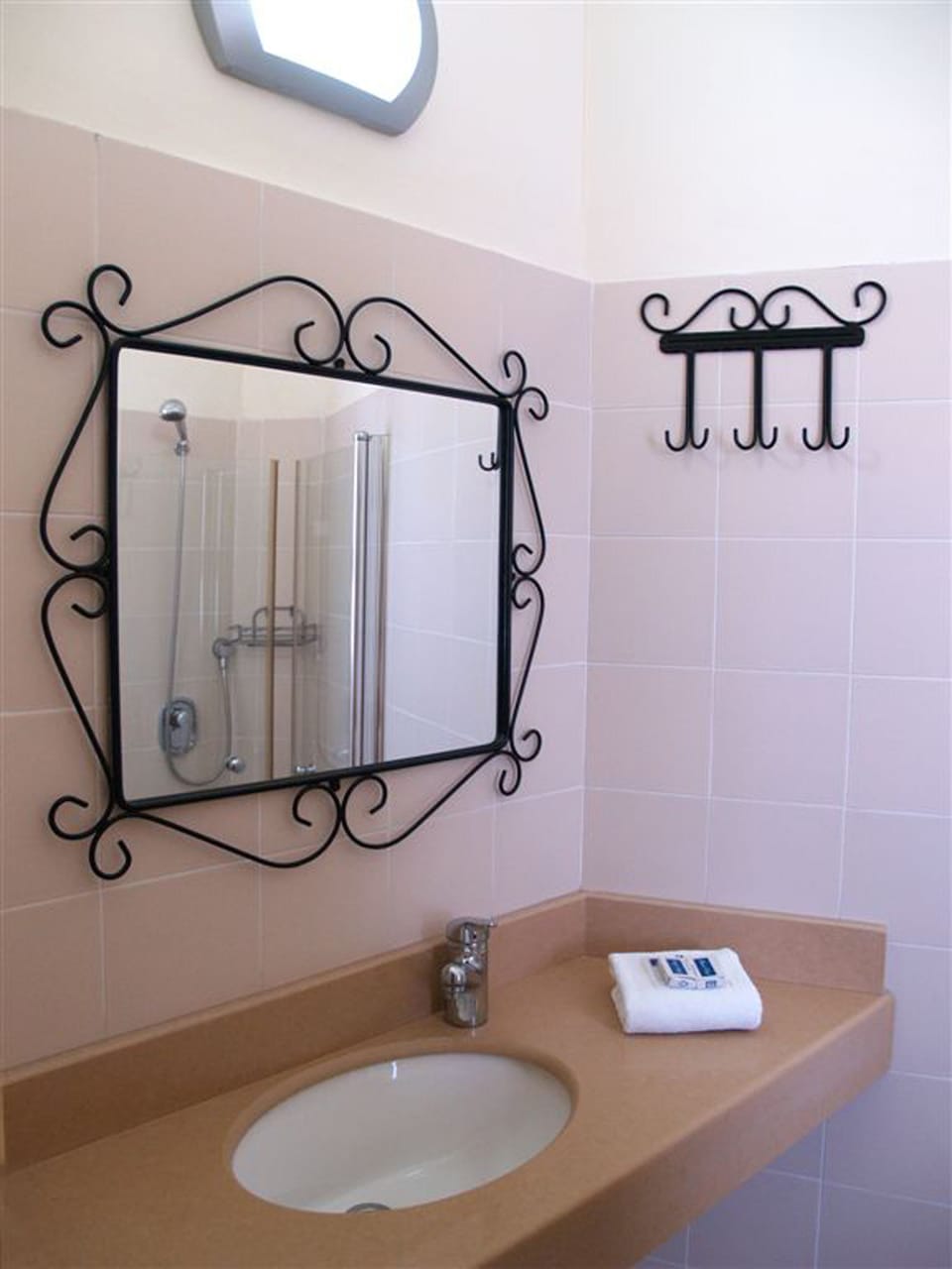 Bathroom sink