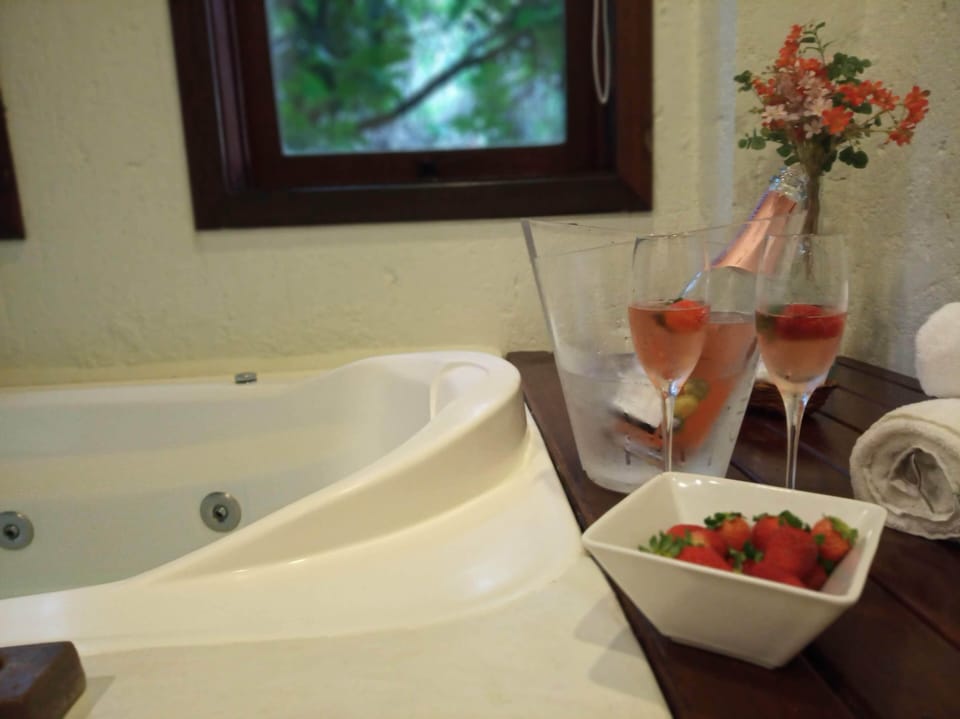 Luxury Suite | Jetted tub