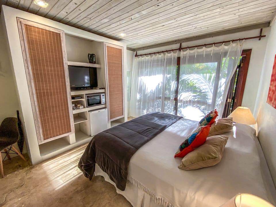 Superior Suite | Premium bedding, minibar, in-room safe, iron/ironing board