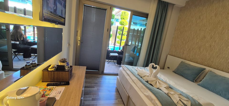 Deluxe Room, Pool View | Premium bedding, memory foam beds, minibar, in-room safe
