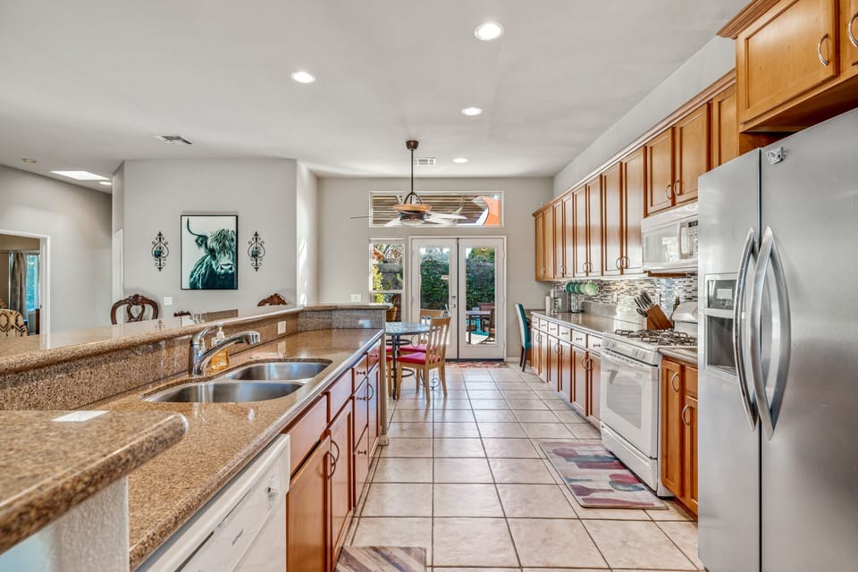 Luxury House | Private kitchen | Fridge, microwave, oven, dishwasher