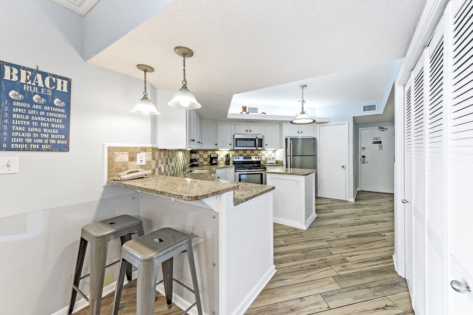 Signature Condo, 3 Bedrooms, Balcony, Beach View | Private kitchen | Fridge, microwave, oven, stovetop
