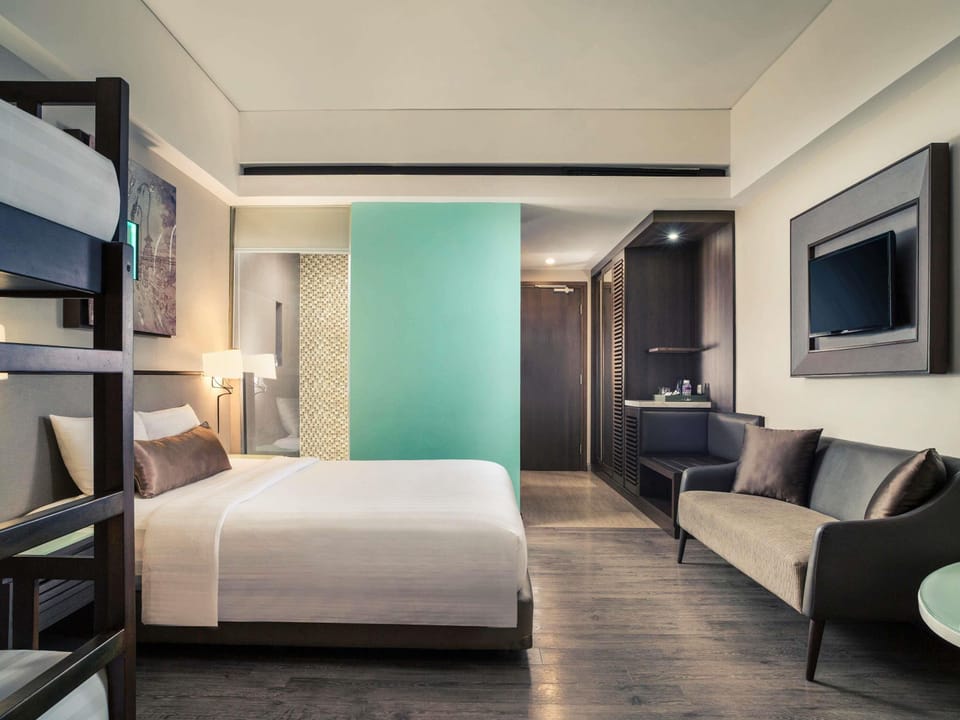 Family Room with 1 King Size and Children Bunk Bed | Premium bedding, minibar, in-room safe, desk