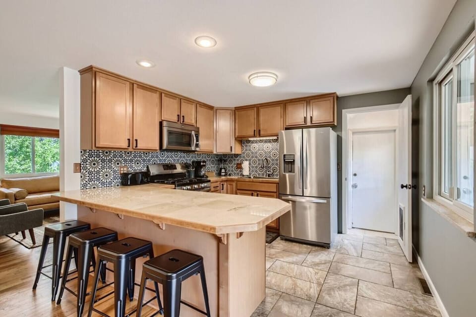 Fully stocked kitchen, perfect for cooking at home