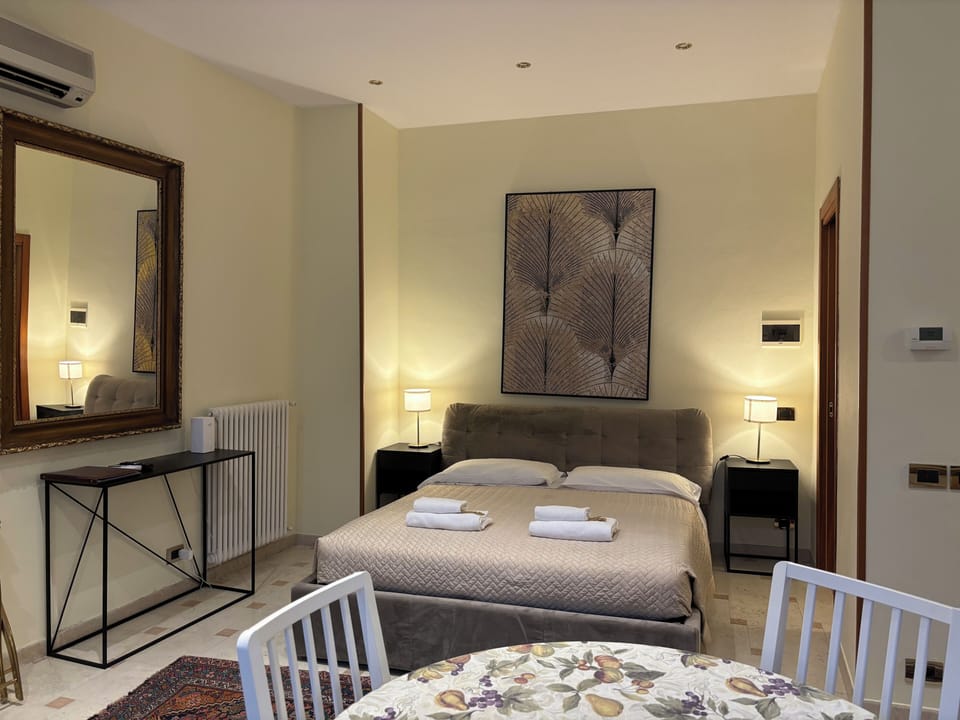 Studio | Blackout drapes, iron/ironing board, free WiFi