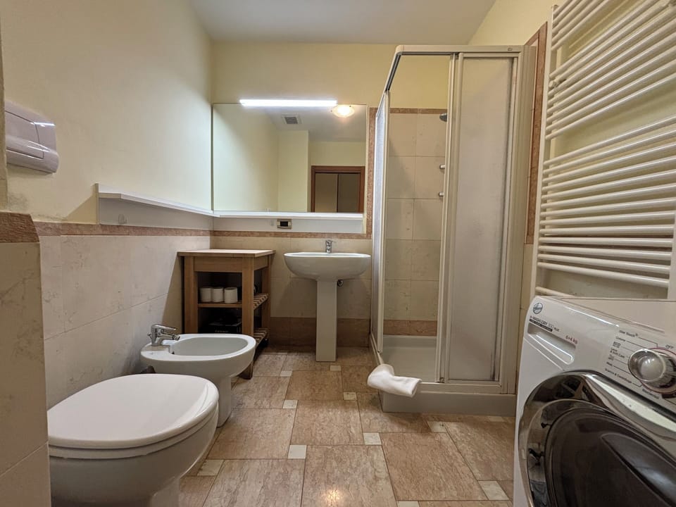 Studio | Bathroom | Bidet