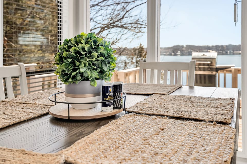 Lakeviews from the dining area
