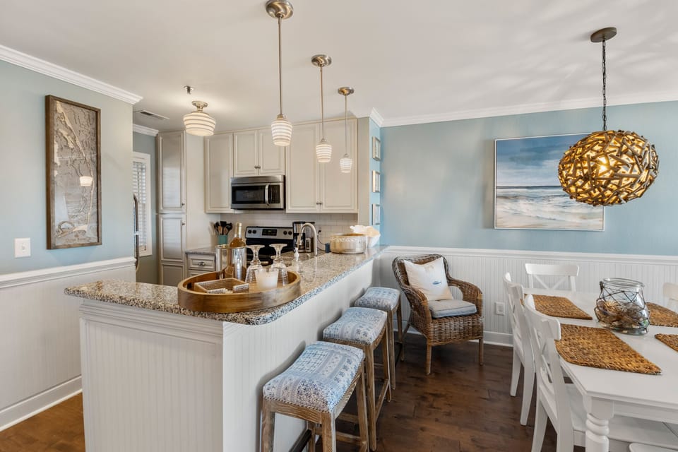 PC913: Captain's Quarters | Dining Area and Kitchen