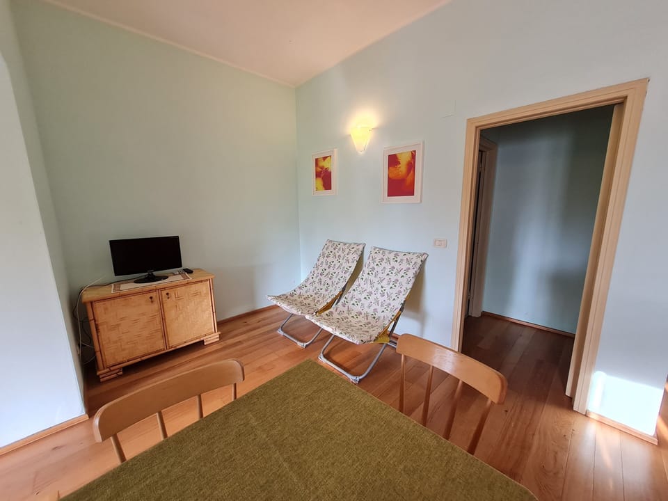 Junior Room, 1 Bedroom, Non Smoking, Private Bathroom | WiFi (free), bed sheets