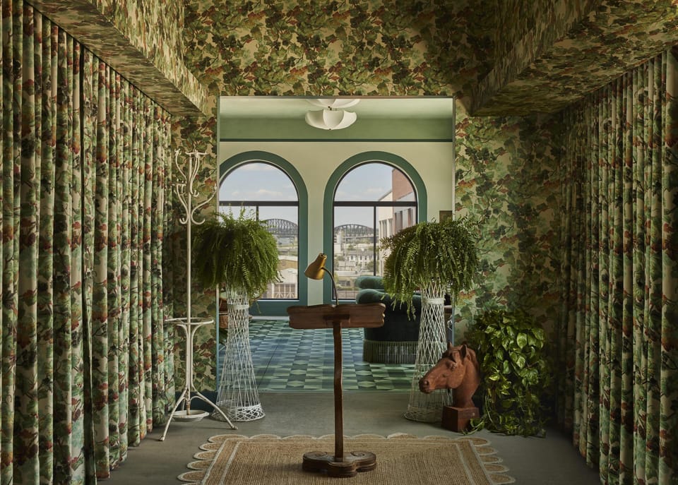 2 bars/lounges, cocktail bar, rooftop bar