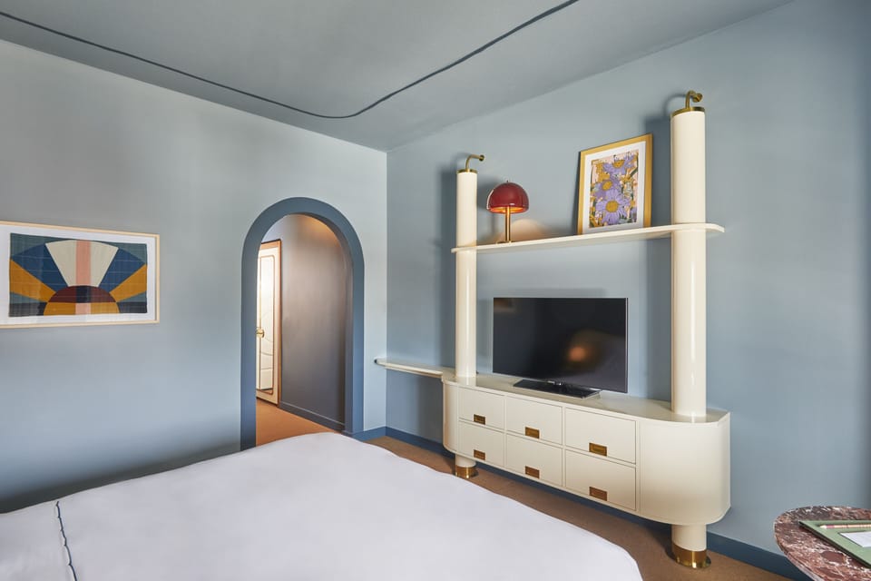 Hypo-allergenic bedding available, in-room safe, desk, laptop workspace
