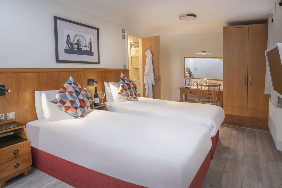 Standard Room, 2 Twin Beds, Non Smoking | In-room safe, desk, laptop workspace, blackout drapes