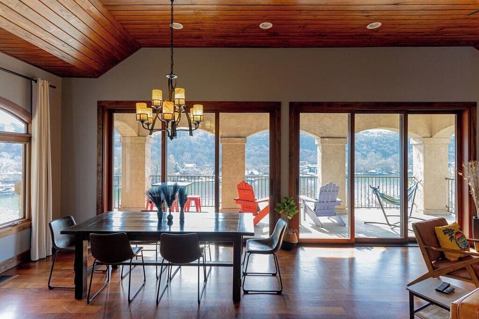 Dining Area - Walker Luxury Vacation Rentals
