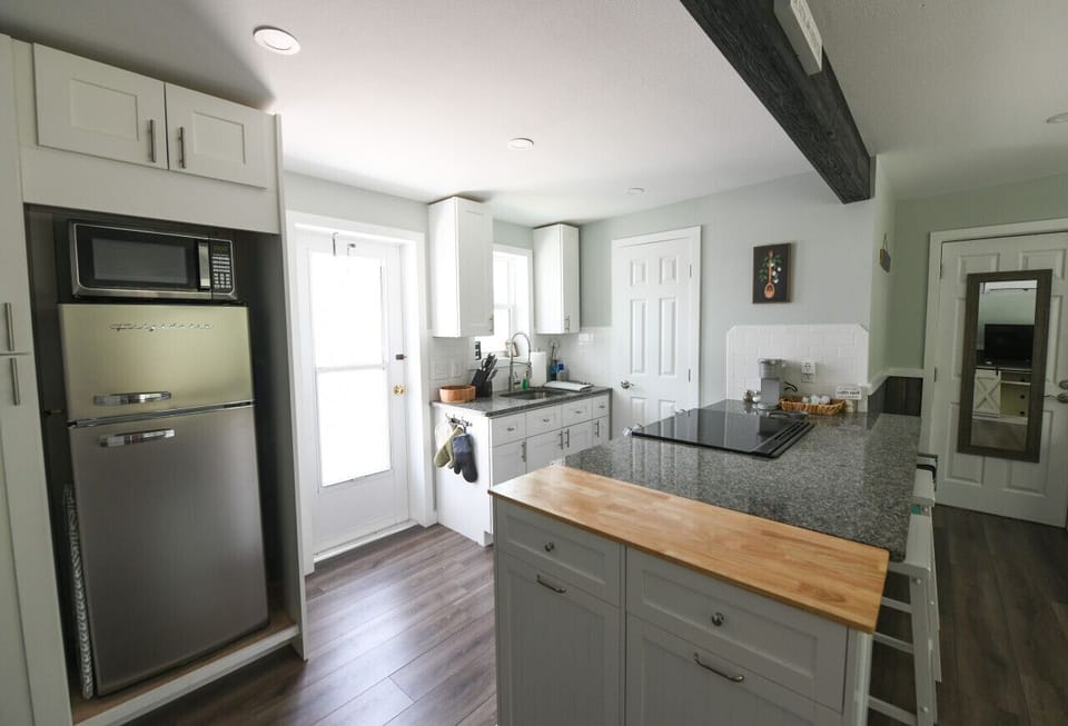 Kitchen - Stovetop, Sink, Refrigerator, Microwave