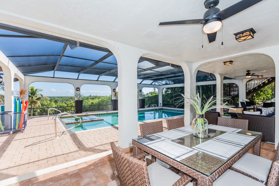 Dining Table in 1st Floor Lanai