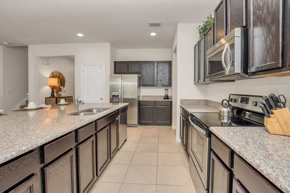 1210 Yorkshire Ct, West Haven_06.jpg