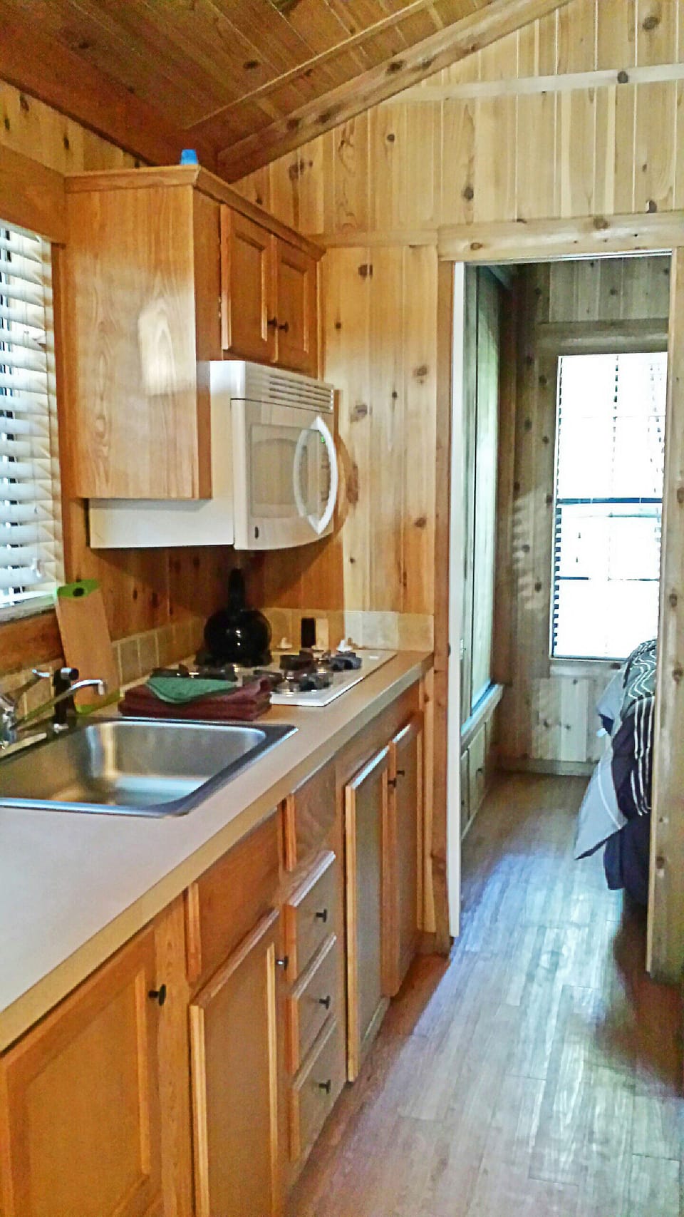 Microwave, stovetop, cookware/dishes/utensils