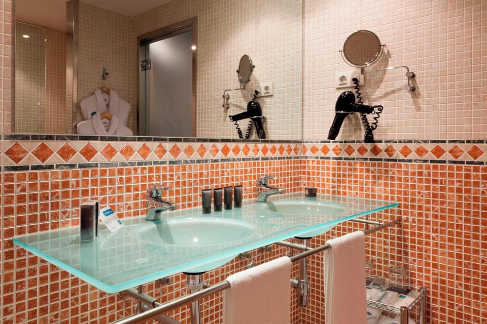 Junior Suite, 1 King Bed | Bathroom | Combined shower/tub, free toiletries, hair dryer, bidet