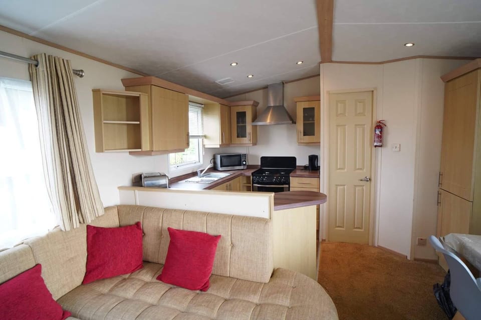 Chalet | Private kitchen | Fridge, microwave, oven, stovetop