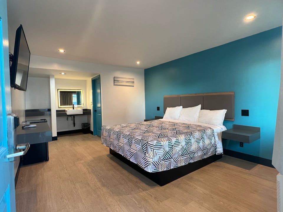 Premium Room, 1 King Bed | Free WiFi