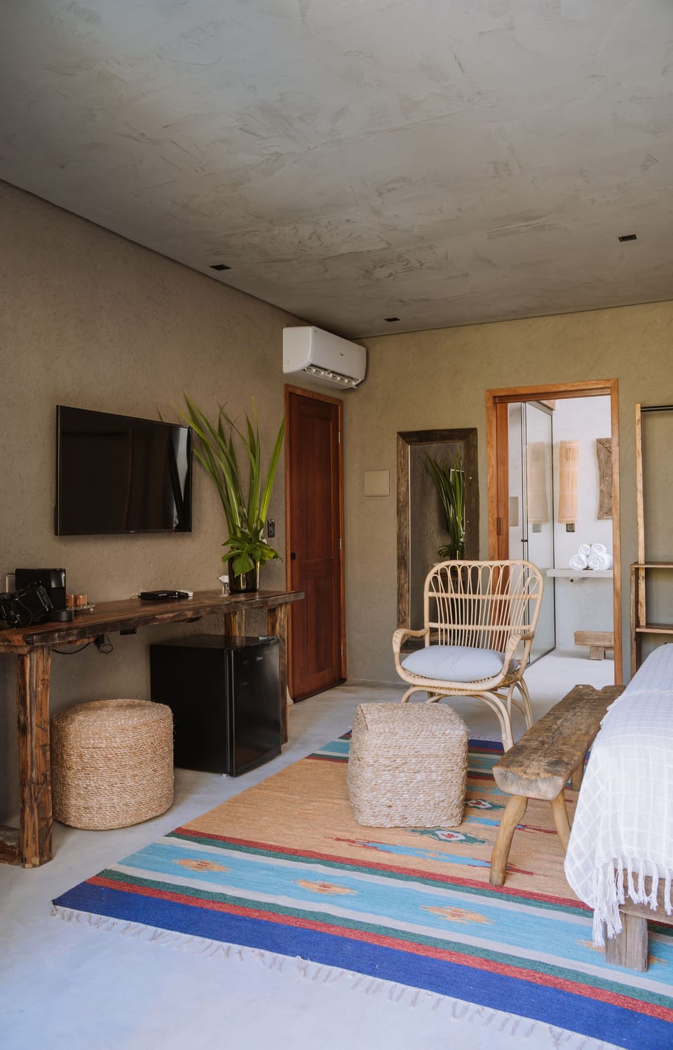 Suite Jardim | In-room safe, individually decorated, individually furnished, free WiFi