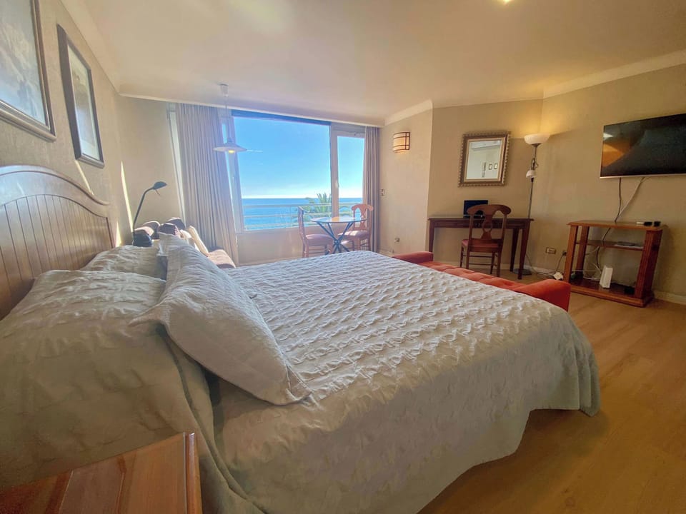 King bed with ocean view, Smart TV and desk