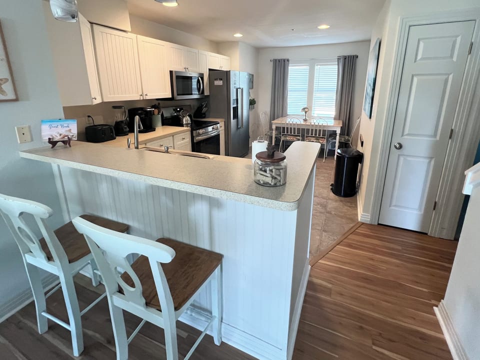 Open kitchen with bar on 3rd floor
