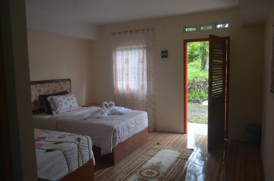 Economy Tent, 1 Queen Bed | Individually furnished, free WiFi