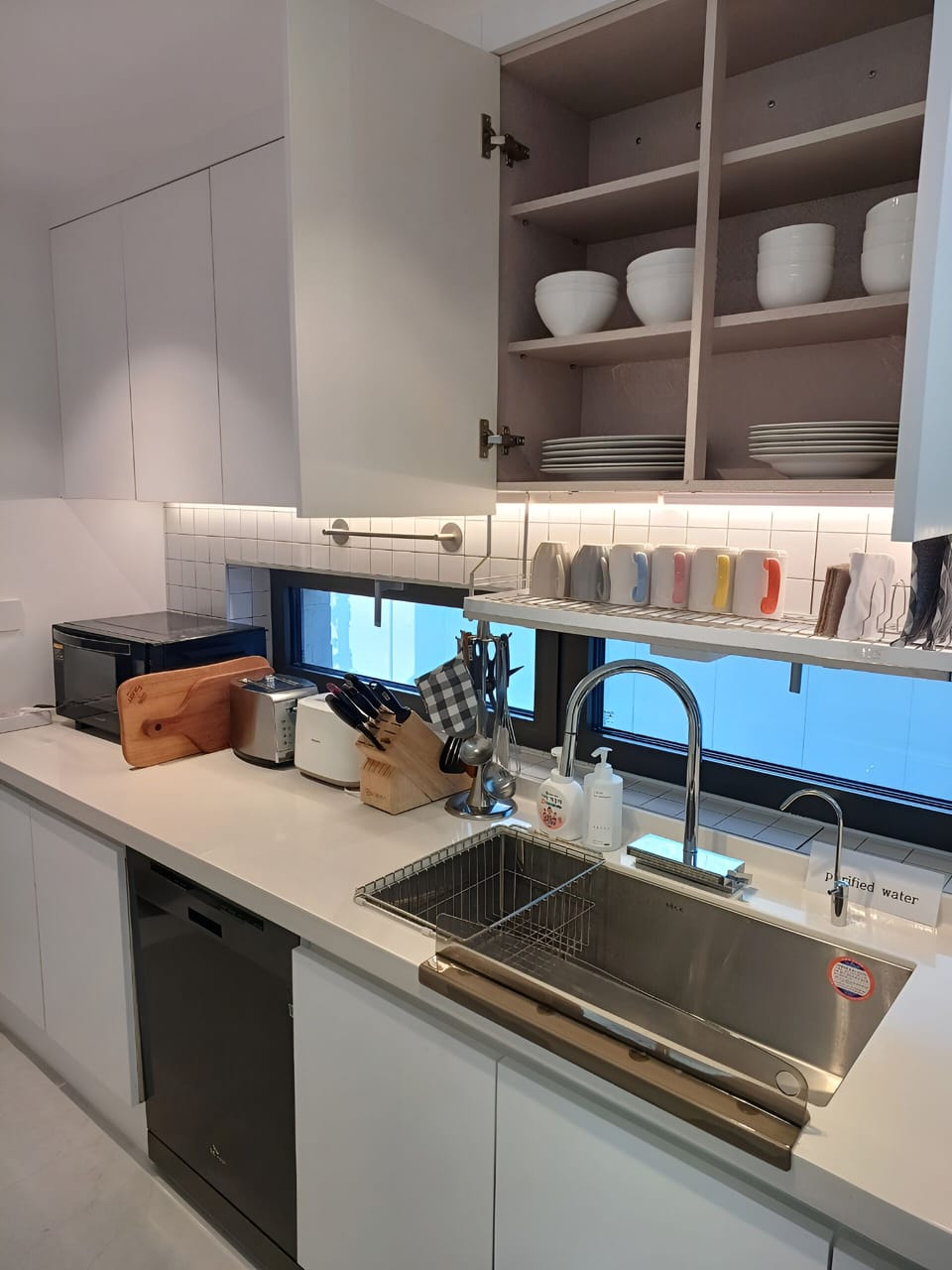 Family Apartment | Private kitchen | Full-size fridge, microwave, dishwasher, electric kettle