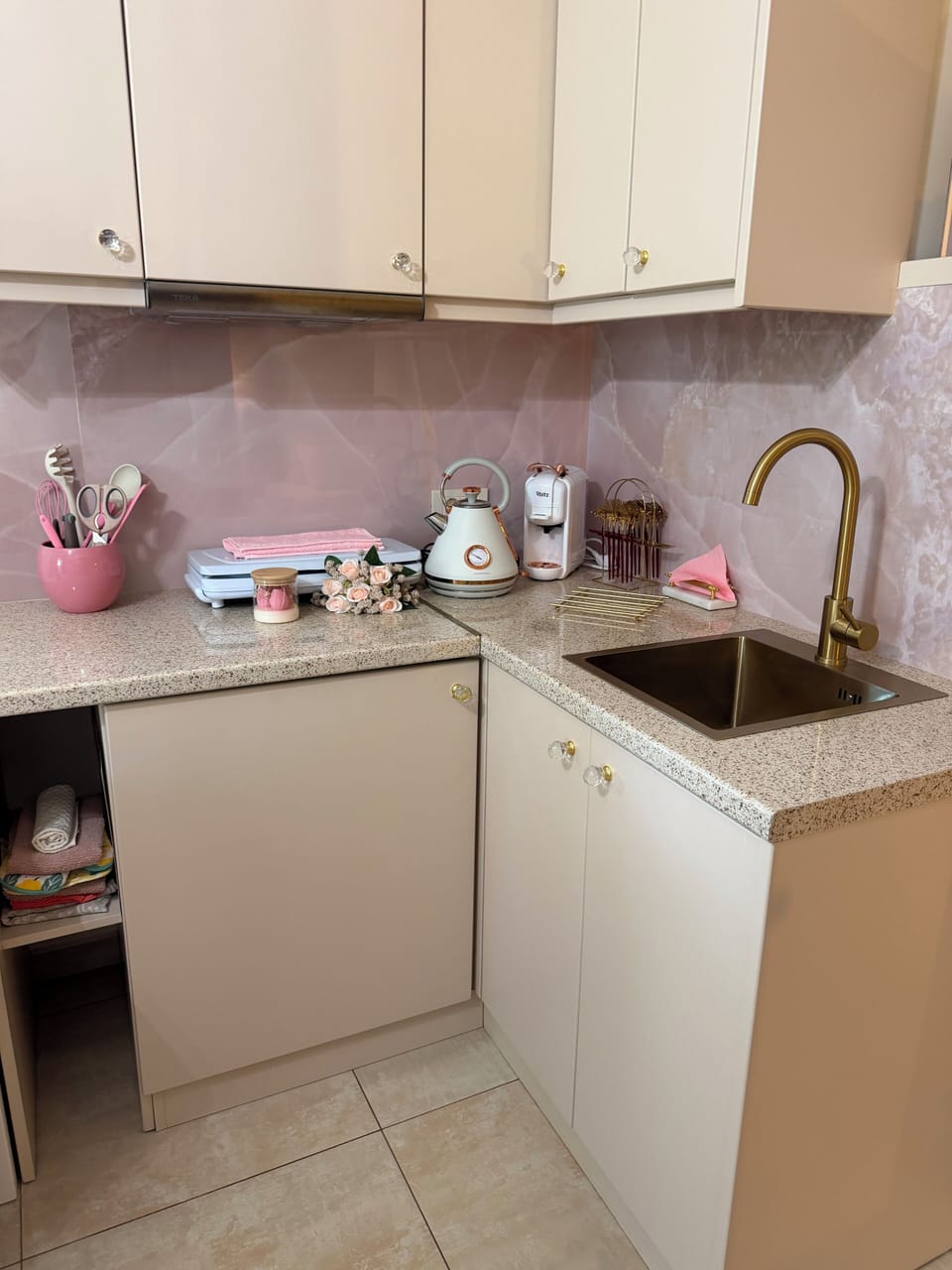 Luxury Triple Room | In-room dining