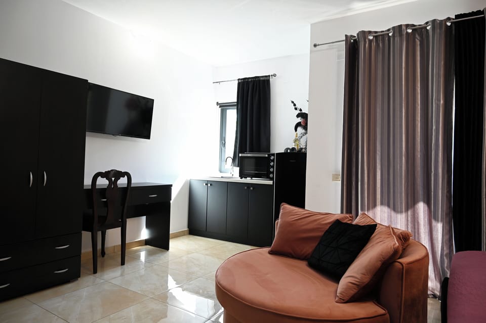 Comfort Triple Room | Egyptian cotton sheets, premium bedding, down comforters, pillowtop beds
