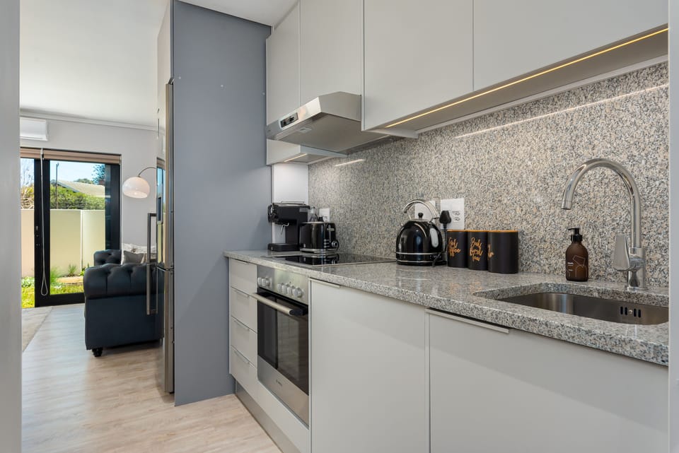 Exclusive Apartment | Private kitchen | Fridge, microwave, oven, stovetop