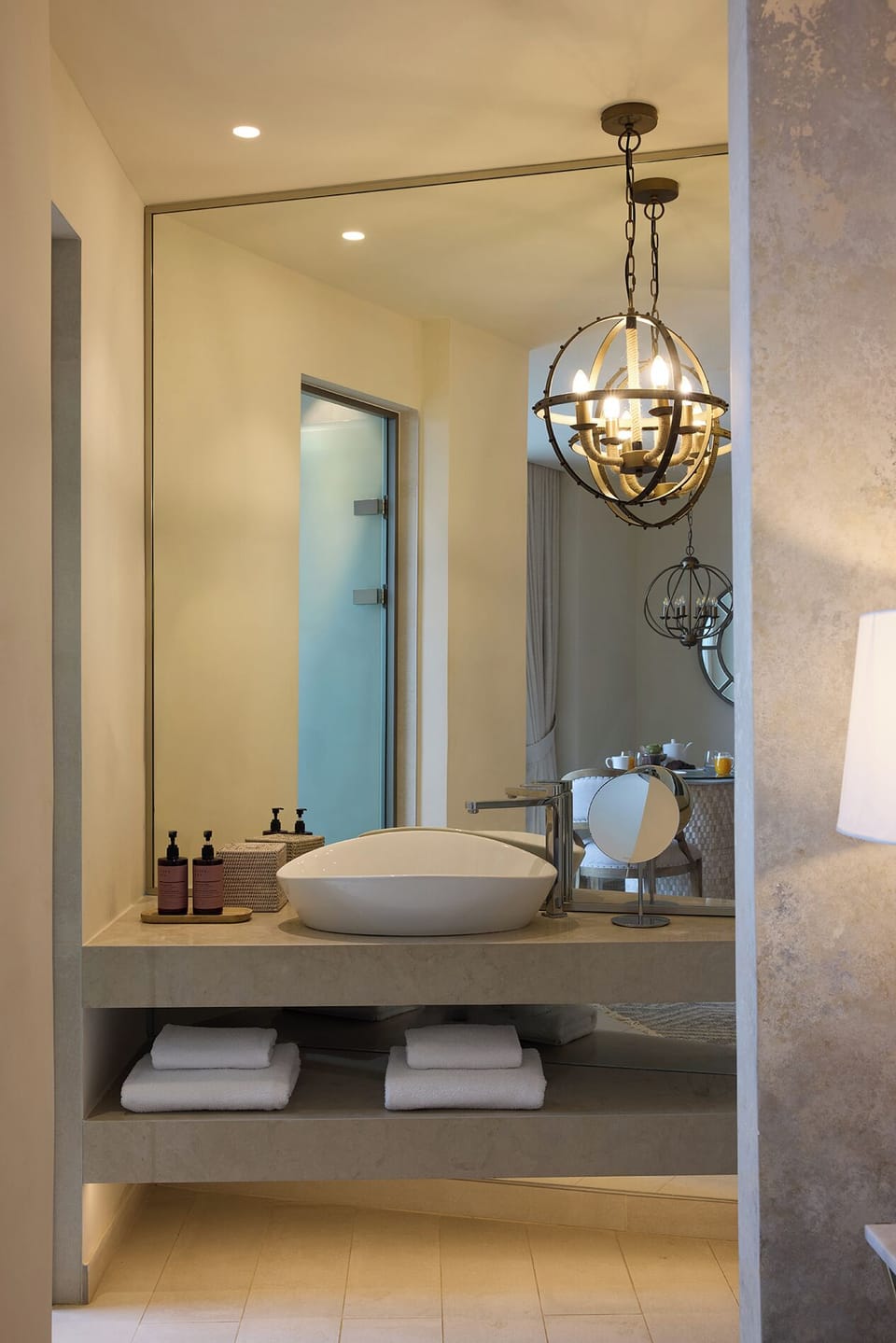 Elite Hydra Suite | Bathroom | Shower, rainfall showerhead, free toiletries, hair dryer