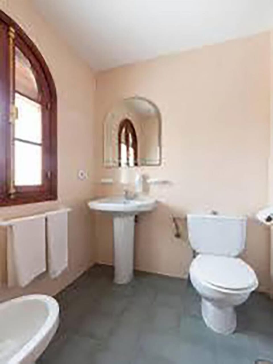 Towels, soap, shampoo, toilet paper