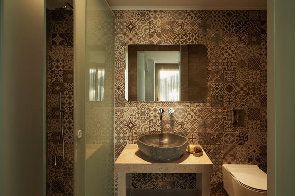 Suite with Private Pool | Bathroom | Shower, rainfall showerhead, hair dryer, slippers