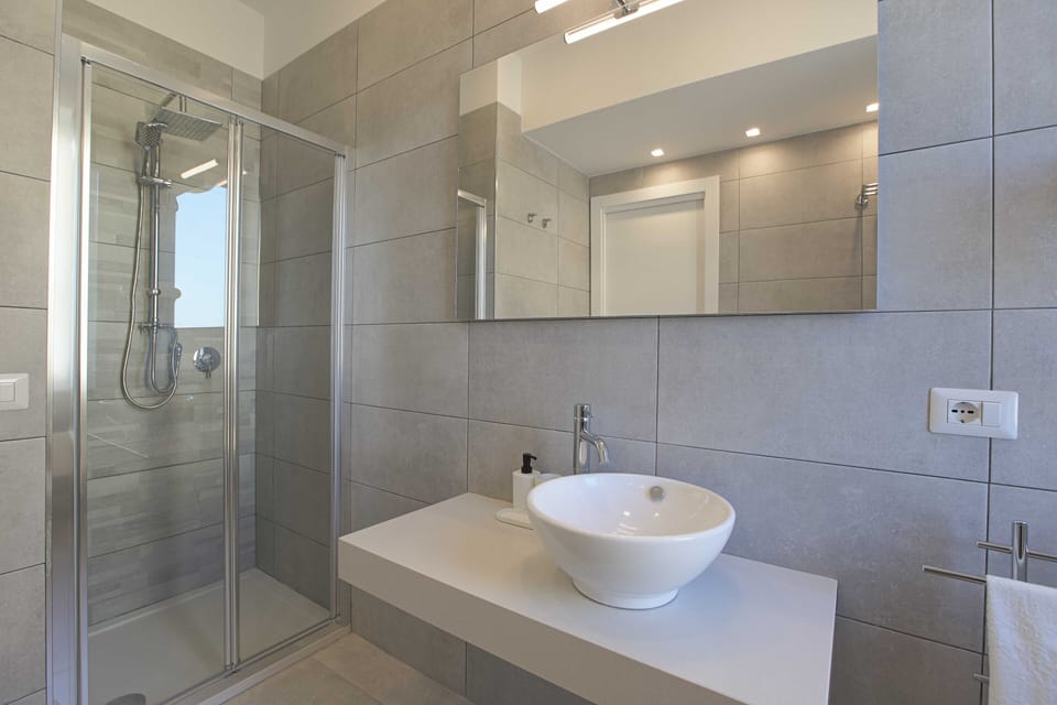 Deluxe Double or Twin Room, 1 Bedroom, Balcony, Sea View | Bathroom | Shower, rainfall showerhead, hair dryer, bidet