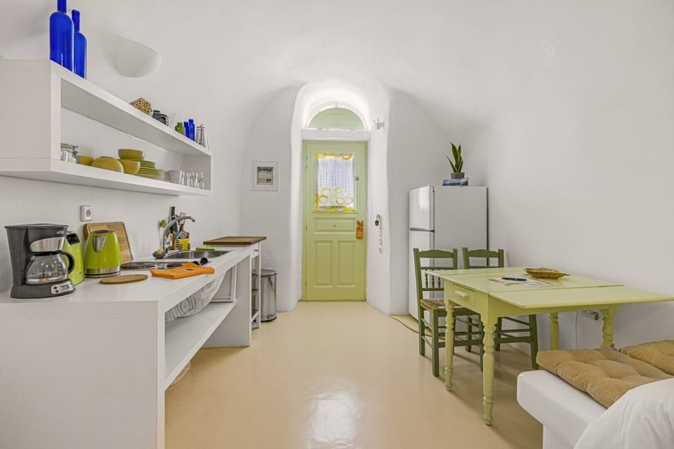 Family Studio (Gravitate) | Private kitchen | Stovetop, coffee/tea maker, electric kettle, toaster