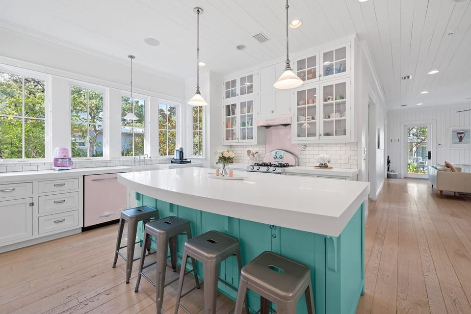 House, 4 Bedrooms | Private kitchen | Fridge, oven, coffee/tea maker, toaster